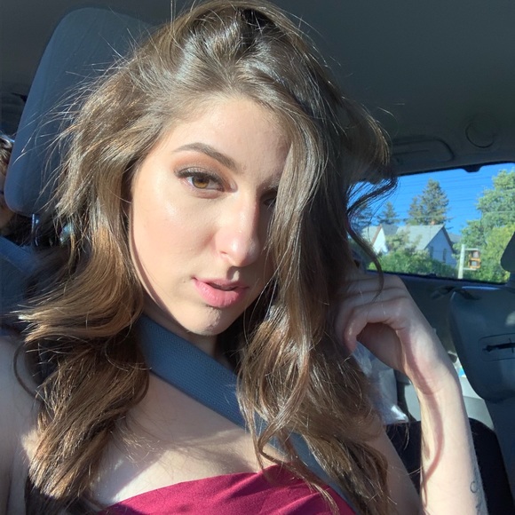 Meet your Posher, Lara - Picture 1 of 1